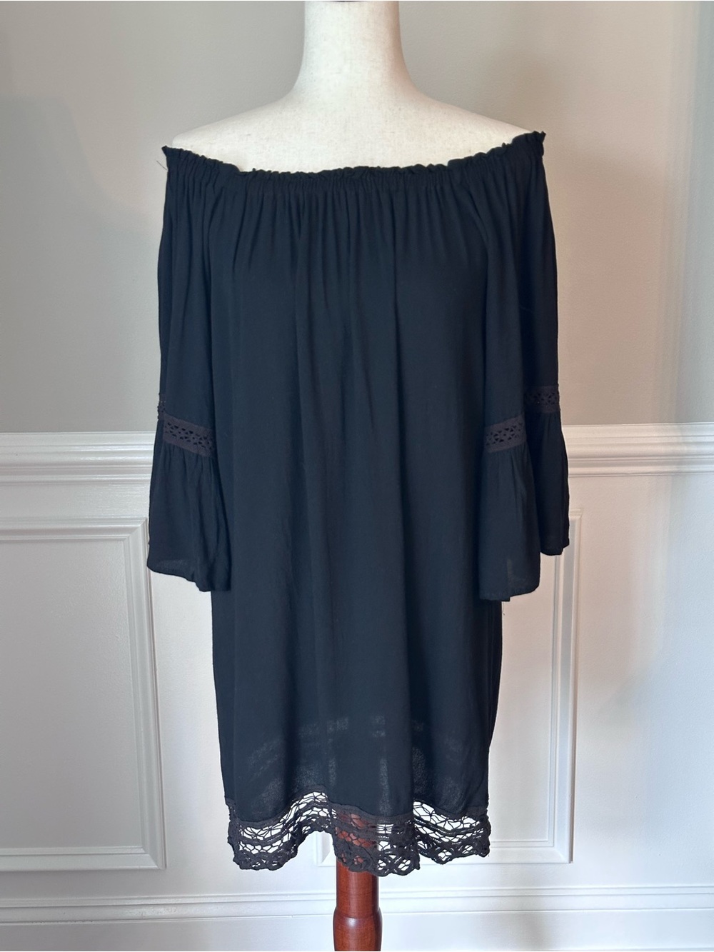 Flying Tomato Bell Sleeve Off The Shoulder Dress size Medium
